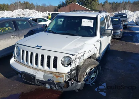2014 Jeep Patriot Sport z USA, uszkodzony, nr VIN 1C4NJRBB4ED647037